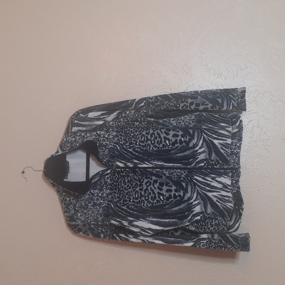 MIRROR IMAGE active wear jacket size XL  color black/gray/white beautifil💖